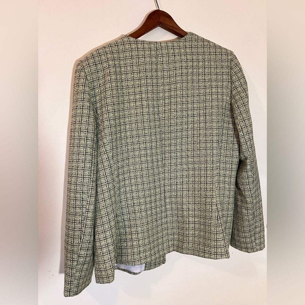Tahari lined blazer, excellent condition, size 16, green, black, white design - Picture 2 of 6
